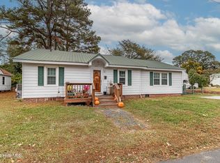304 W College St, Mount Olive, NC 28365