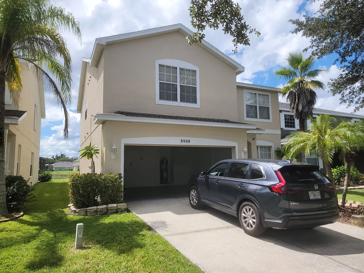 4 bed, 2.5 bath, 2220 sqft, $3,200 — Photo 2