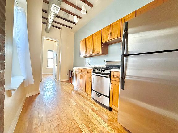 2nd image of 407 Suydam St APT 3L