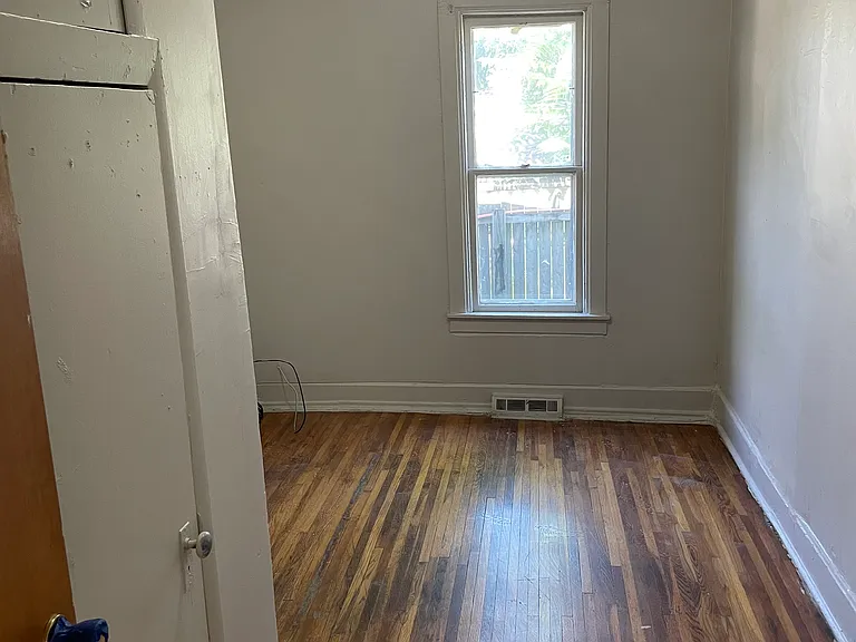709 W 4th St — Photo 3