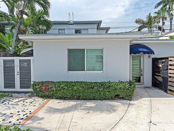 4th image of 821 Espanola Way