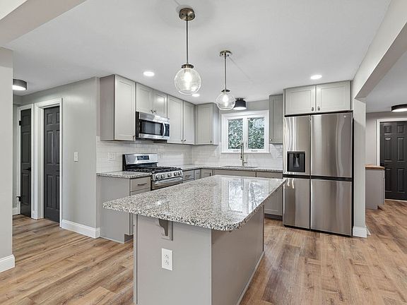 4th image of 10 Appleridge St