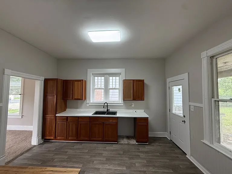 938 W Edwards St — Photo 14