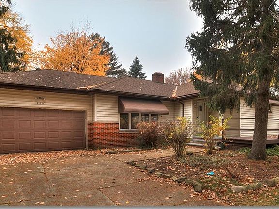 2nd image of 880 Stuart Dr