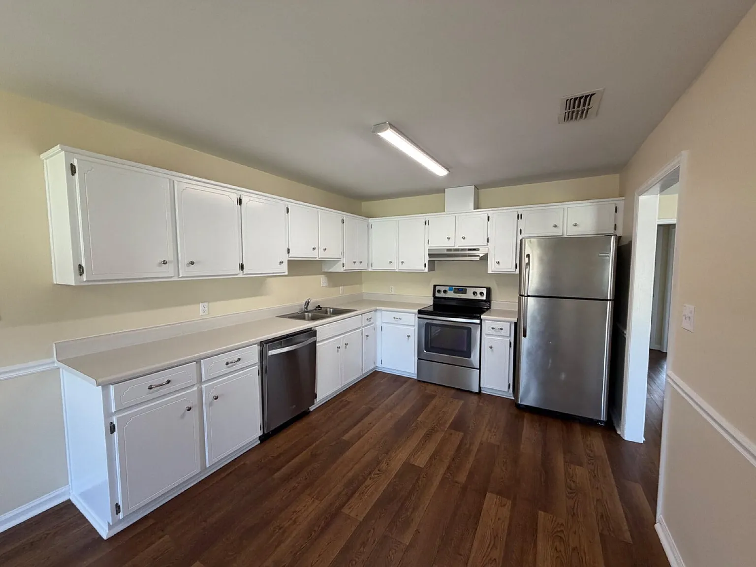3 bed, 2.0 bath, 1473 sqft, $1,800 — Photo 3