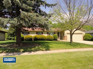 76 Joy St, Sugar Grove, IL 60554