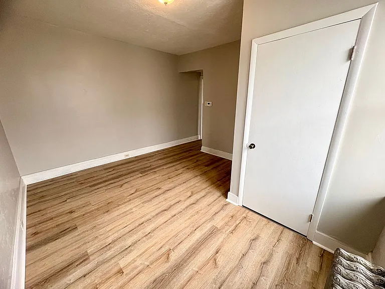 923 W Princess St — Photo 10