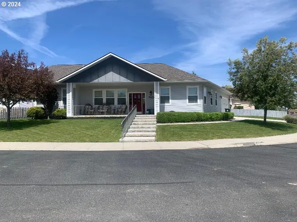 765 E Fairway Dr, Baker City, OR 97814