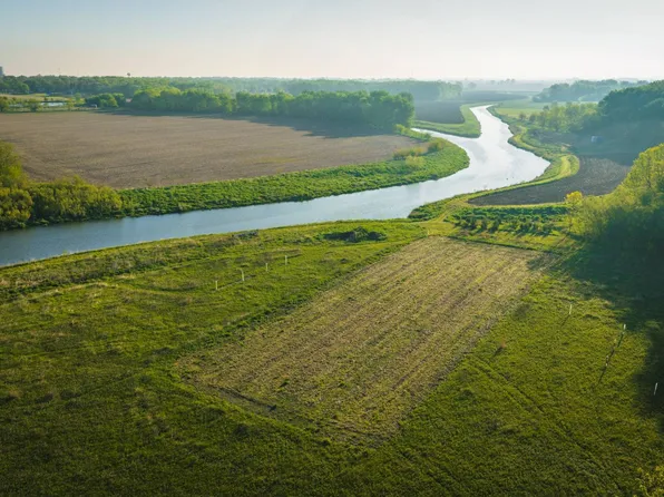 N 2550 East Rd, Farmer City, IL 61842