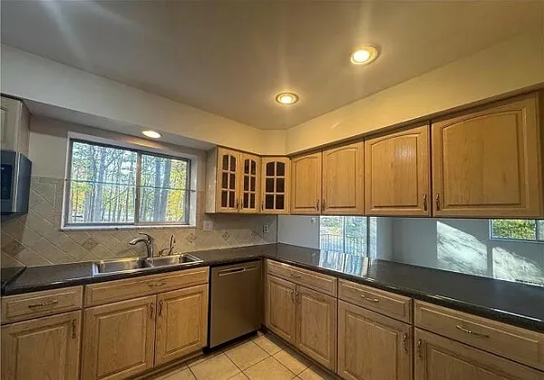 2 bed, 2.0 bath, 2096 sqft, $1,350 — Photo 4