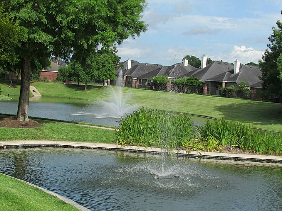 2nd image of 18515 Amesbury Manor Ln