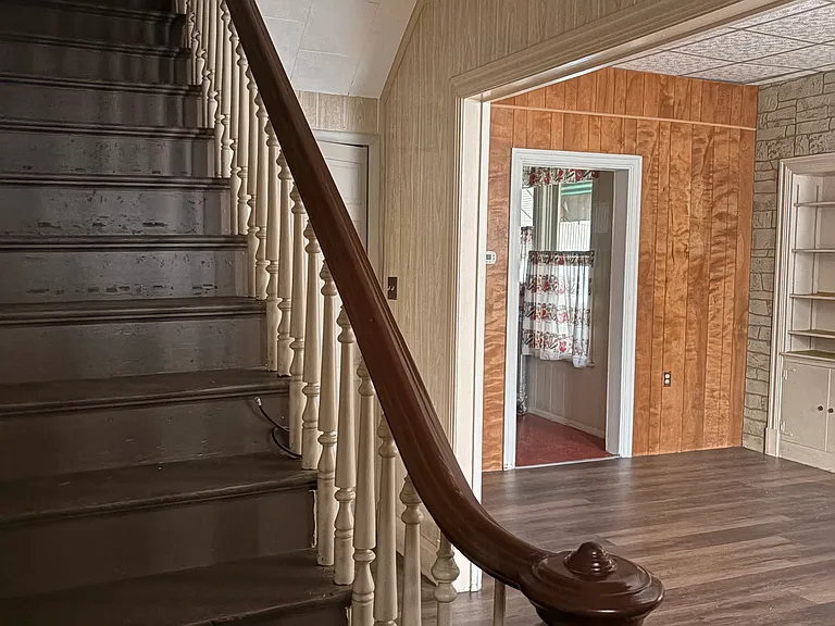 636 Walnut St — Photo 2