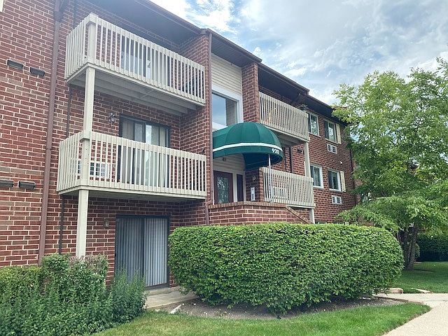 1st image of 920 N Lakeside Dr APT 1A