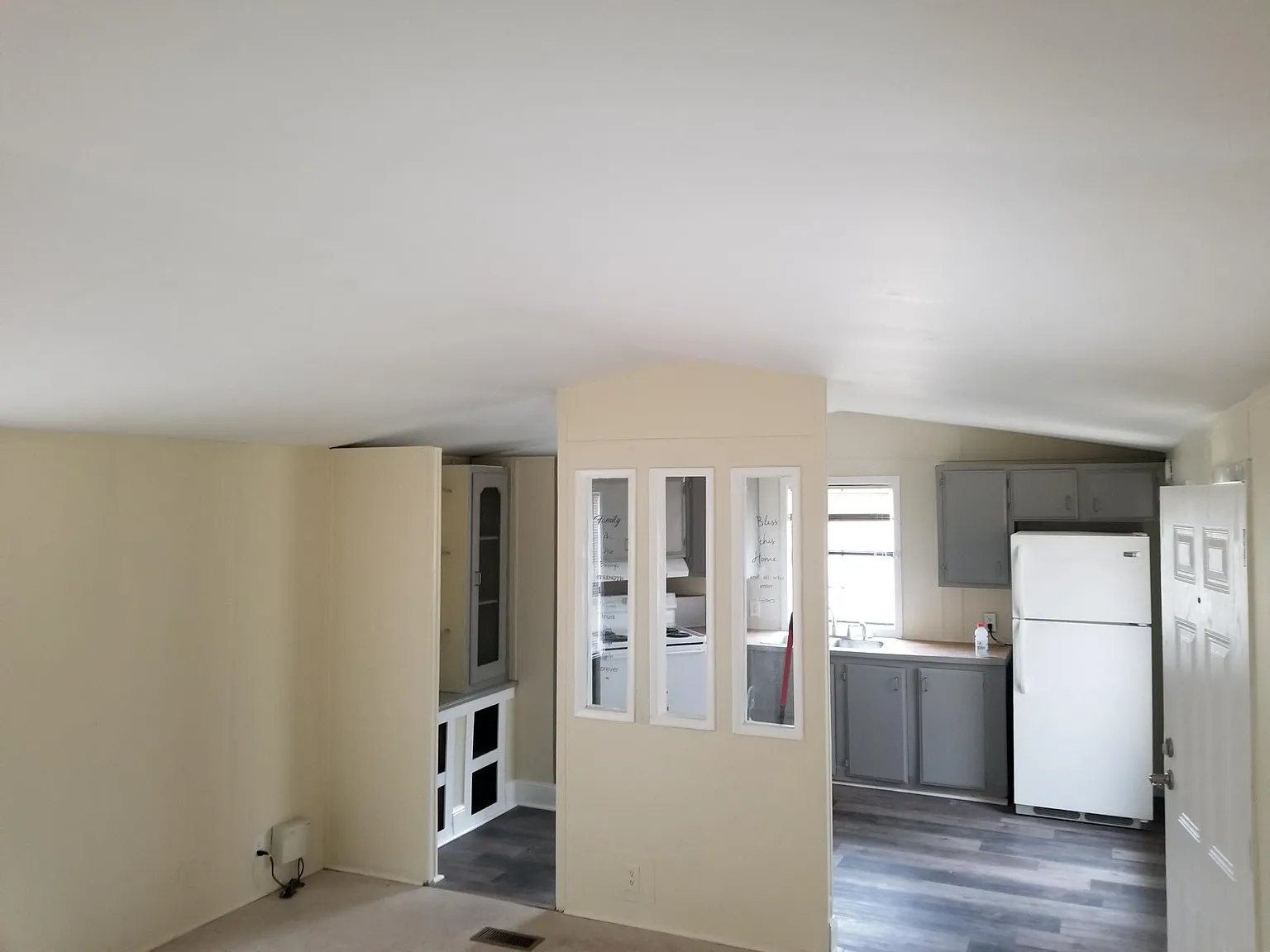 2 bed, 728 sqft, $1,100 — Photo 2