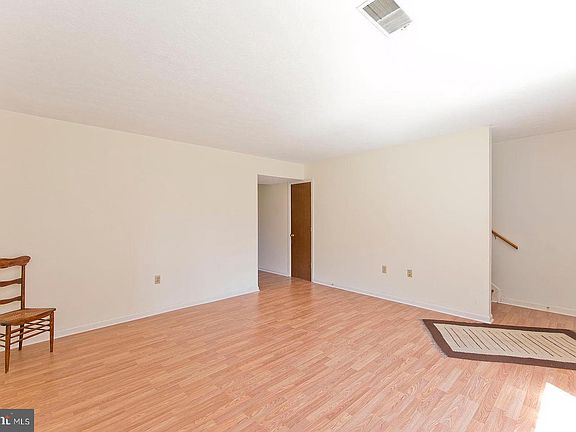 3rd image of 227 Nottoway Dr