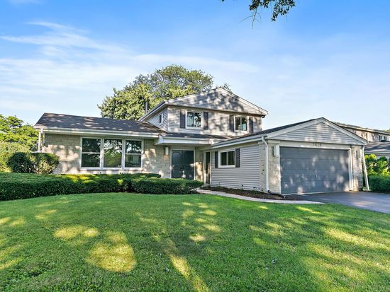 1810 E Boulder Dr, Mount Prospect, IL 60056