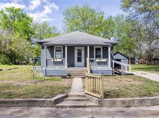 514 S 4th St, Neodesha, KS 66757