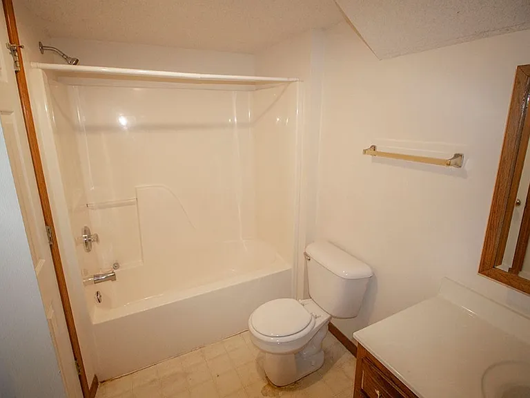 1318 Valley Creek Ln — Photo 15