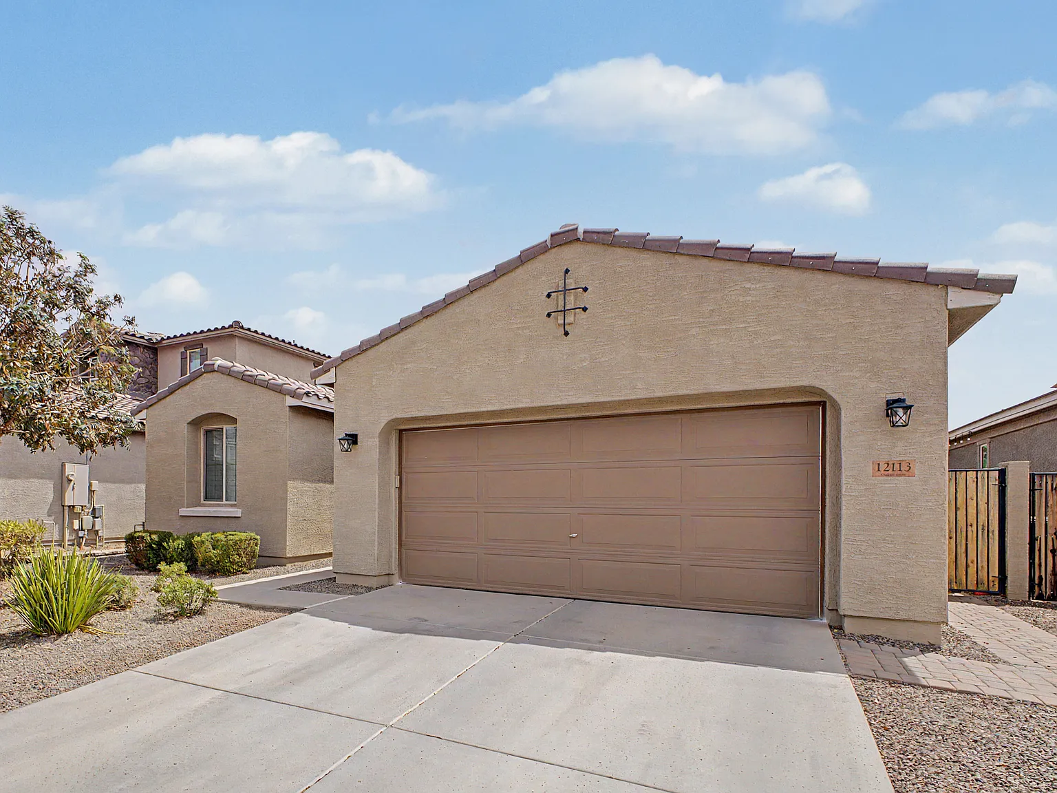 3 bed, 1992 sqft, $2,300 — Photo 2