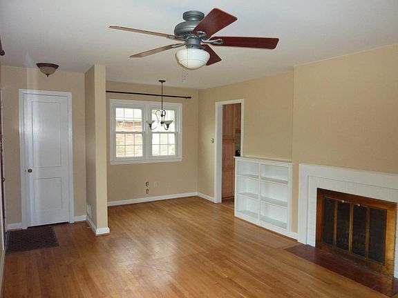 LR with dining alcove