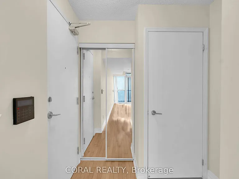 25 Carlton St #1901 — Photo 4