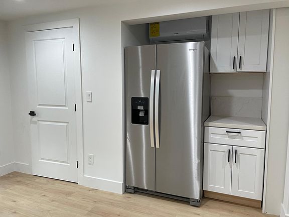 5th image of 120 Hawthorne Way Unit 3