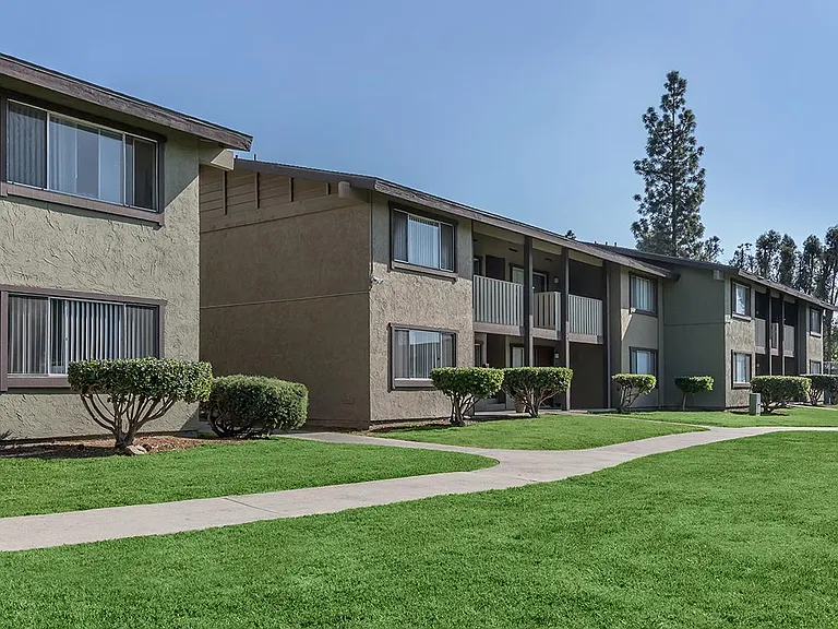 Saddleback Ranch Apartments — Photo 49