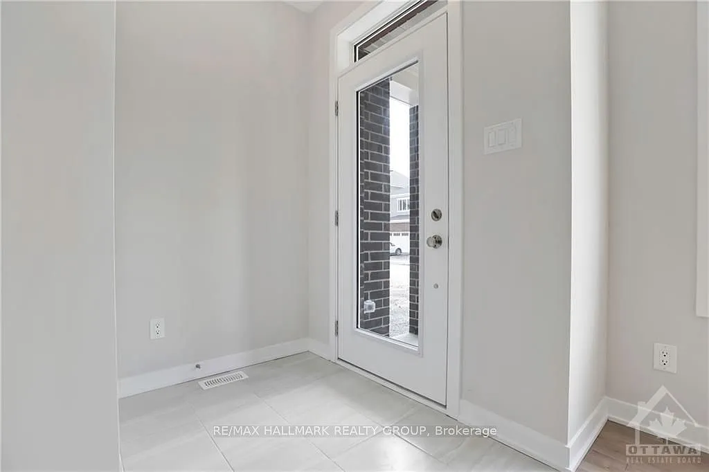 4 bed, $3,200 — Photo 3