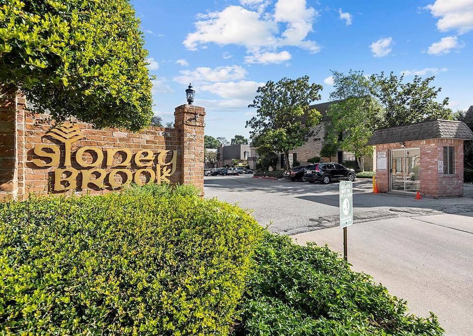 1st image of 1811 Stoney Brook Dr APT 202