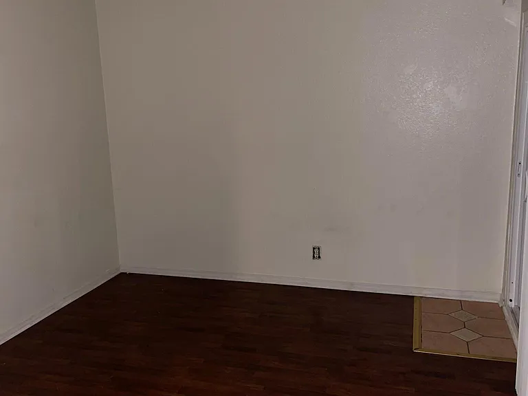 4321 Lennox Blvd #6 — Photo 2