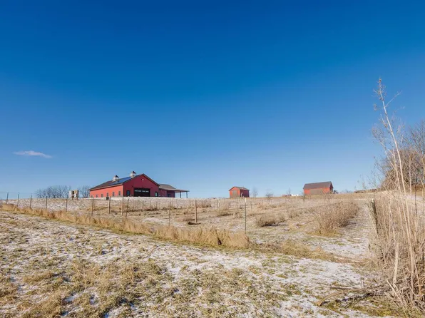 5320 Sunny Ridge Road, Mineral Point, WI 53565