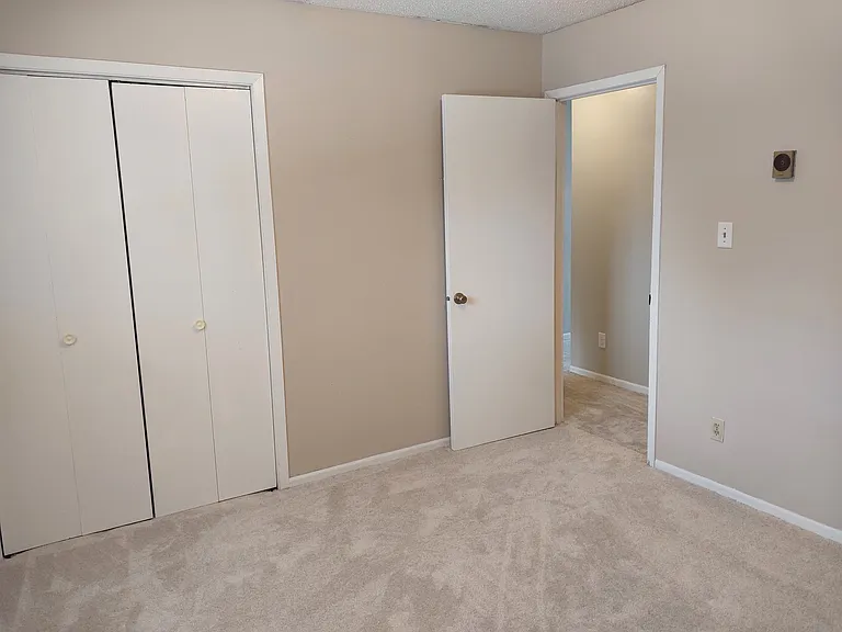 107 S John St #4 — Photo 10