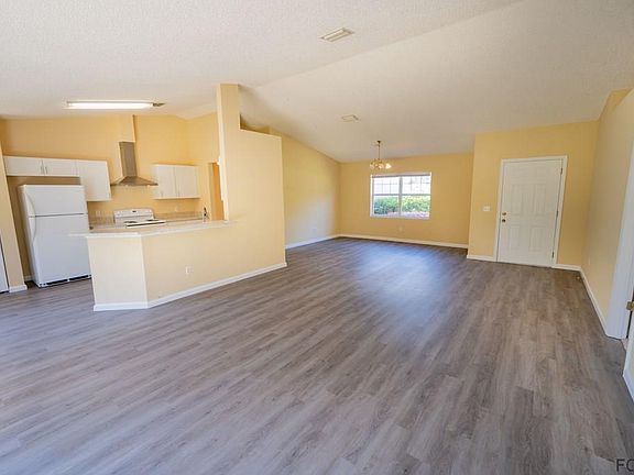 3rd image of 28 Bunker Ln