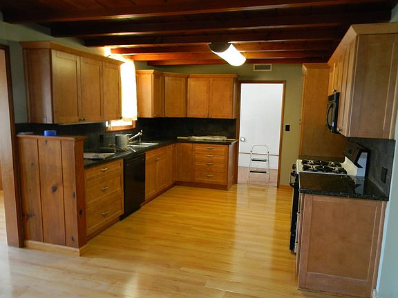 2nd image of 1202 E Everett Pl