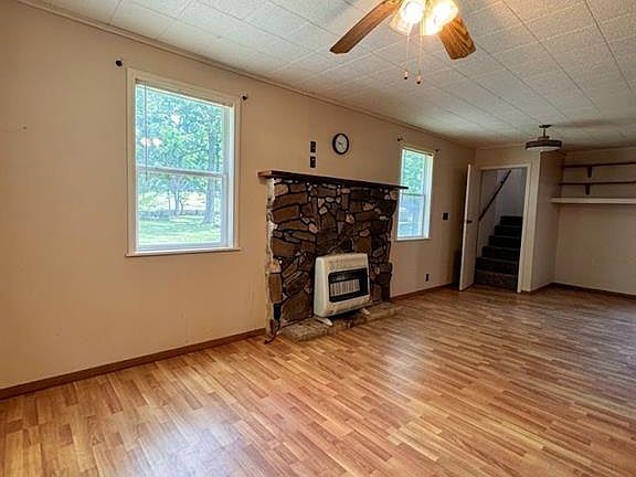 2nd image of 442827 E 1930th Rd