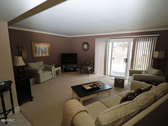 5th image of 3626 Lakeshore Dr