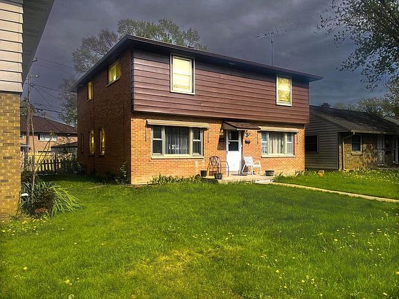 2nd image of 5826 N 32nd St #5828