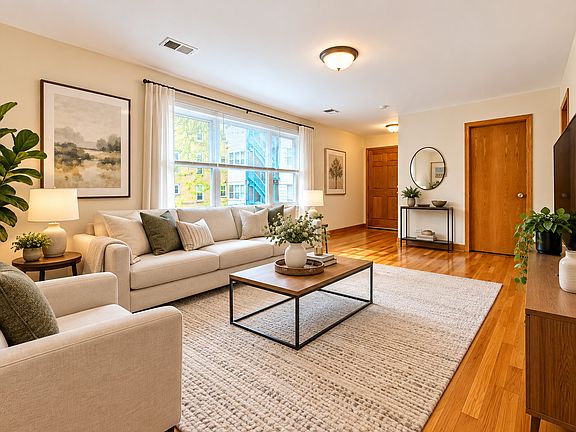 3rd image of 1745 W Albion Ave APT 2S