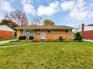 11490 Farthing Dr, Sterling Heights, MI