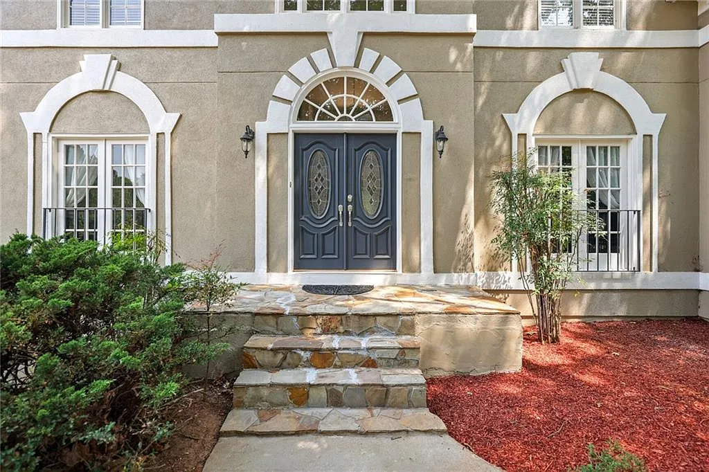 5 bed, 3.5 bath, 3044 sqft, $4,000 — Photo 2