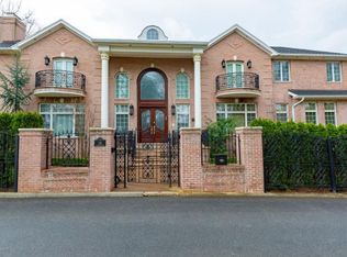 120 College Pl, Staten Island, NY 10304