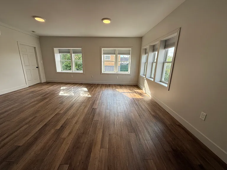 Living area with 5 large windows with blinds