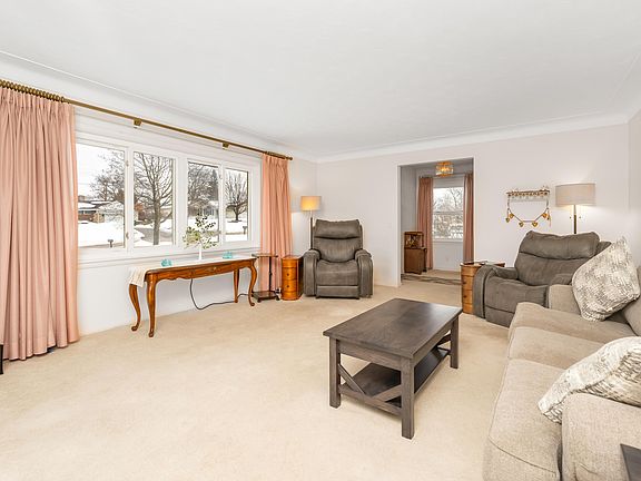 5th image of 324 Burrwood Ave