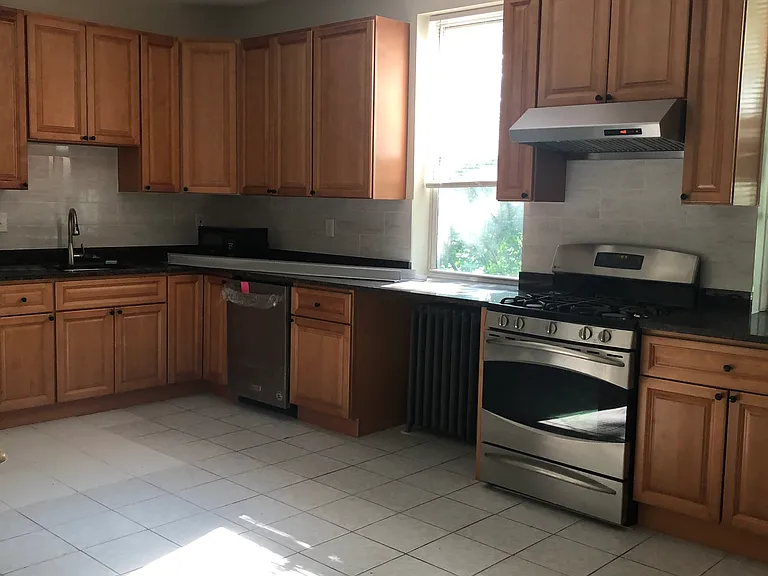 16 Copenger St #4 — Photo 3