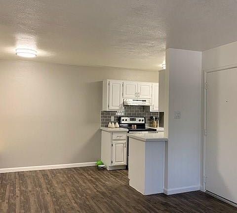 4th image of 8609 N 22nd Ave #114