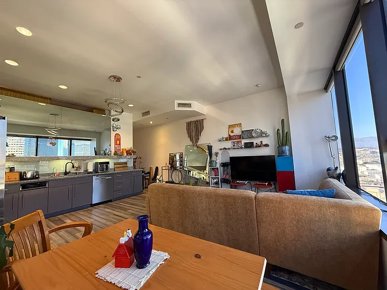 1100 Wilshire Blvd #2010 — Photo 11