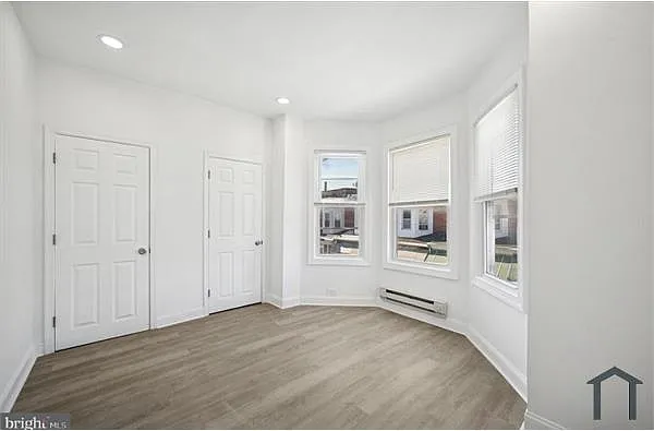 Building Photo - 558 E Herman St #1