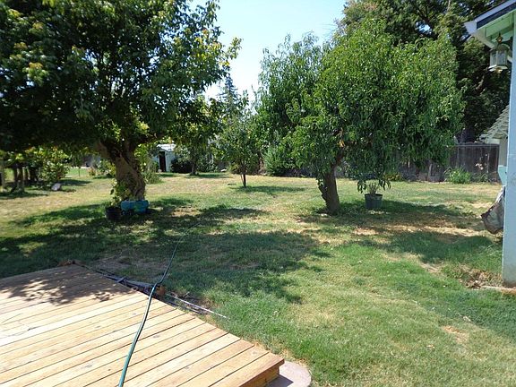 5th image of 5884 Garden Ave
