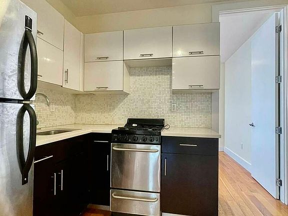 4th image of 1057 Bergen St #3R