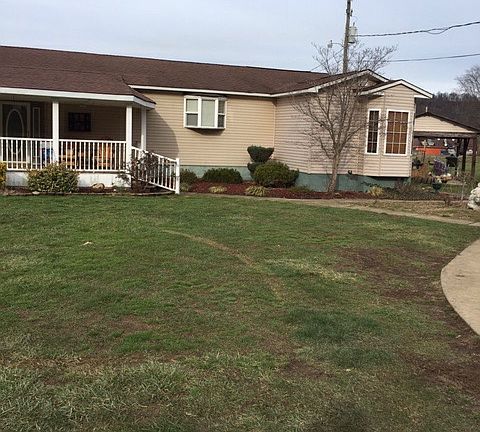 Covered patio to right